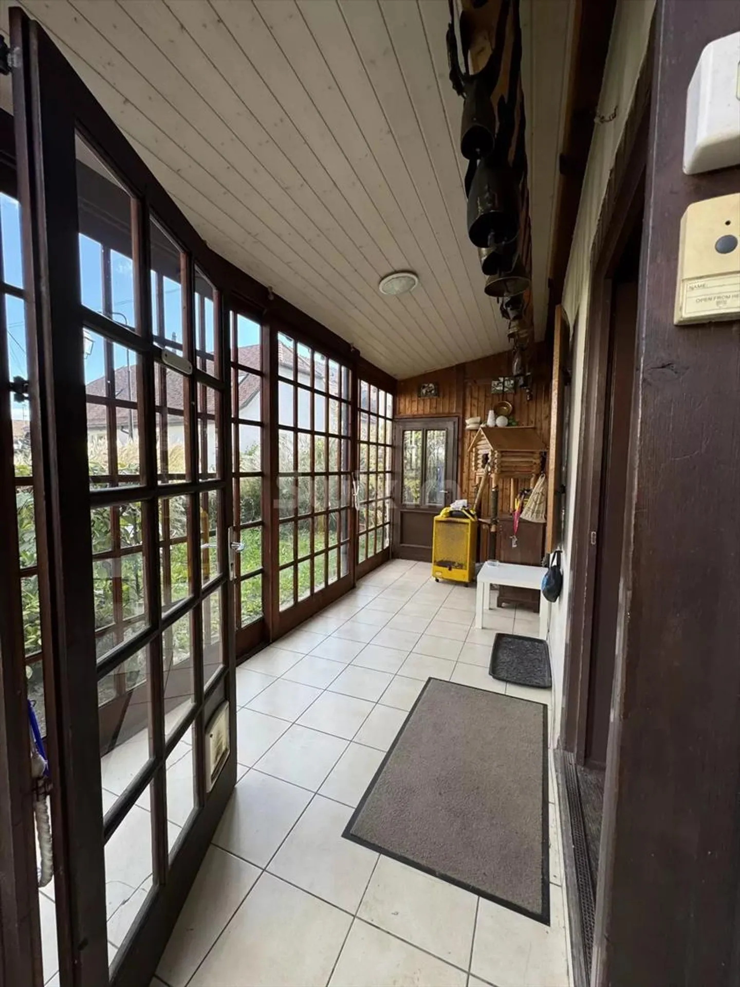 Givrins: Casa di villaggio con grande potenziale, vicino alla stazione - Foto 4 di 8