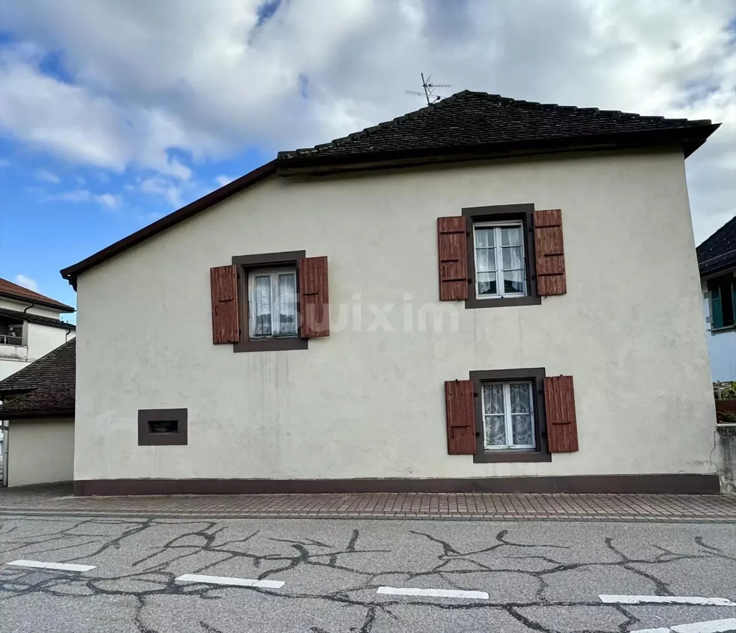 Givrins: Casa di villaggio con grande potenziale, vicino alla stazione - Foto 1 di 8