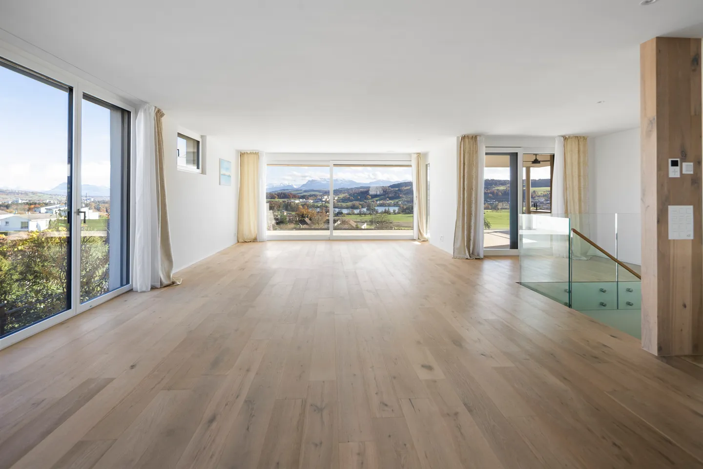 Espace moderne avec vue de rêve et grande terrasse - Photo 3 sur 13