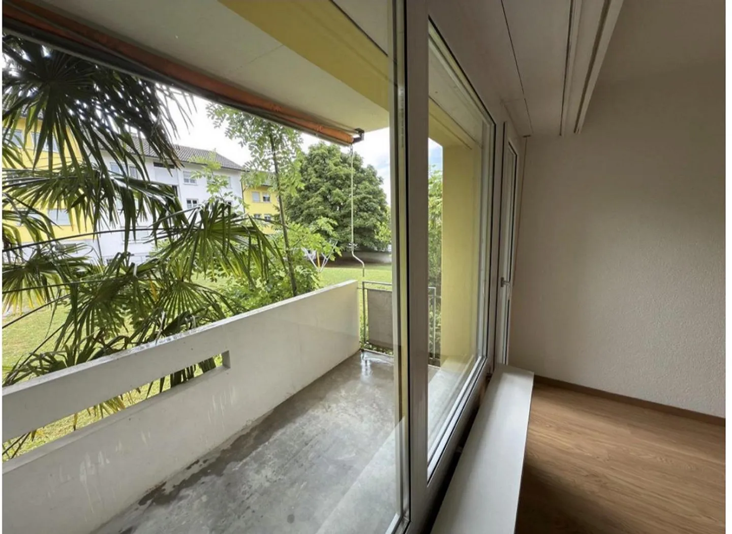 Appartement d'angle de 4 pièces - Photo 3 sur 8