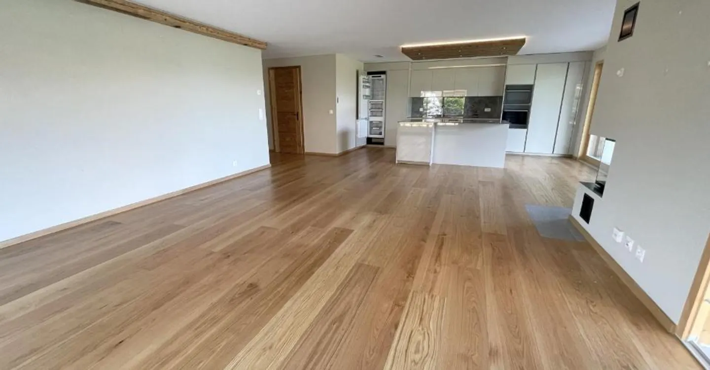Luxurious Garden Apartment - Photo 3 of 10