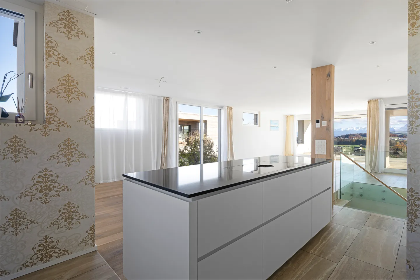 Espace moderne avec vue de rêve et grande terrasse - Photo 5 sur 13