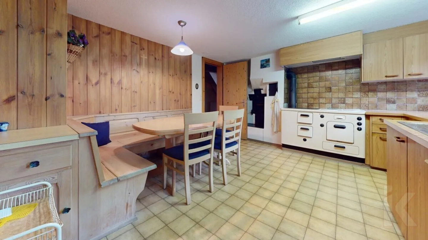 Geräumiges Bauernhaus an toller Aussichtslage bei Savognin - Foto 4 von 13