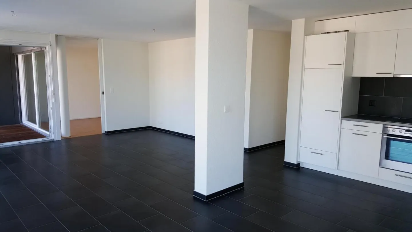 Appartement spacieux 4 pièces - Photo 2 sur 6