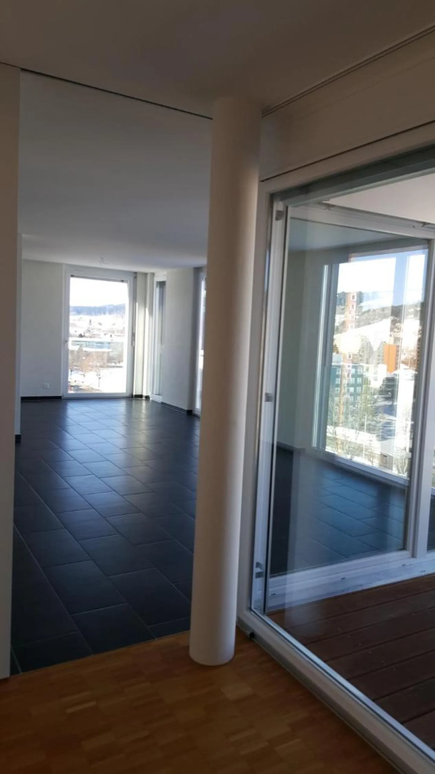 Appartement spacieux 4 pièces - Photo 3 sur 6