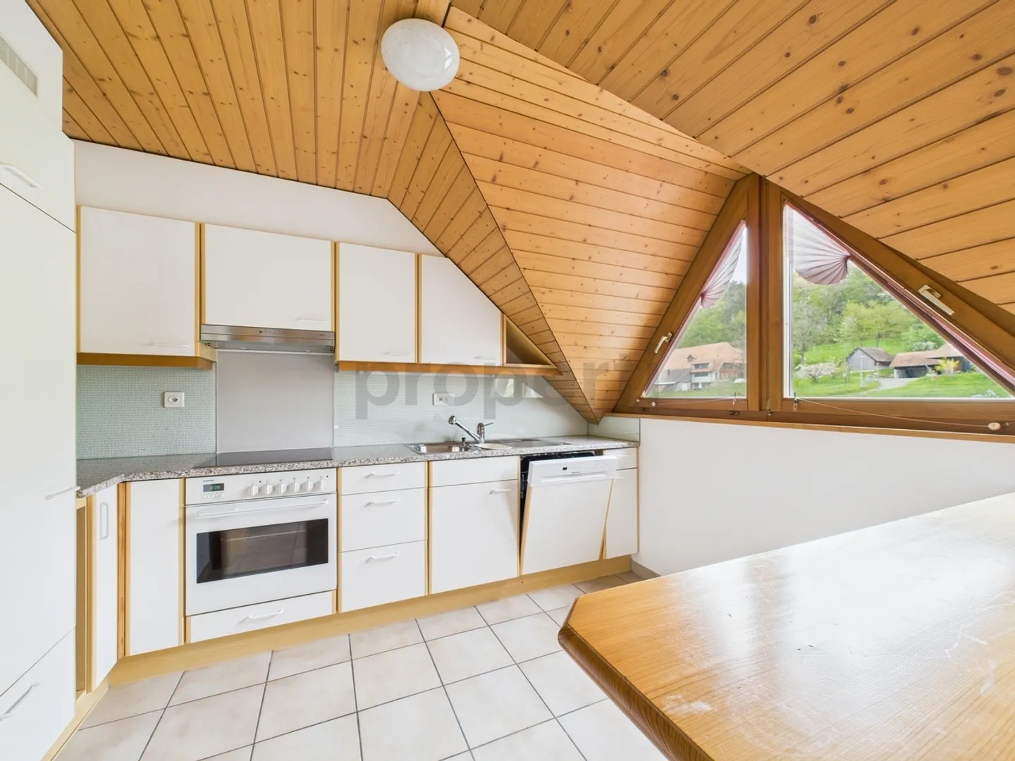 Cozy 4.5-Room Attic Apartment in Mühledorf - Photo 2 of 11