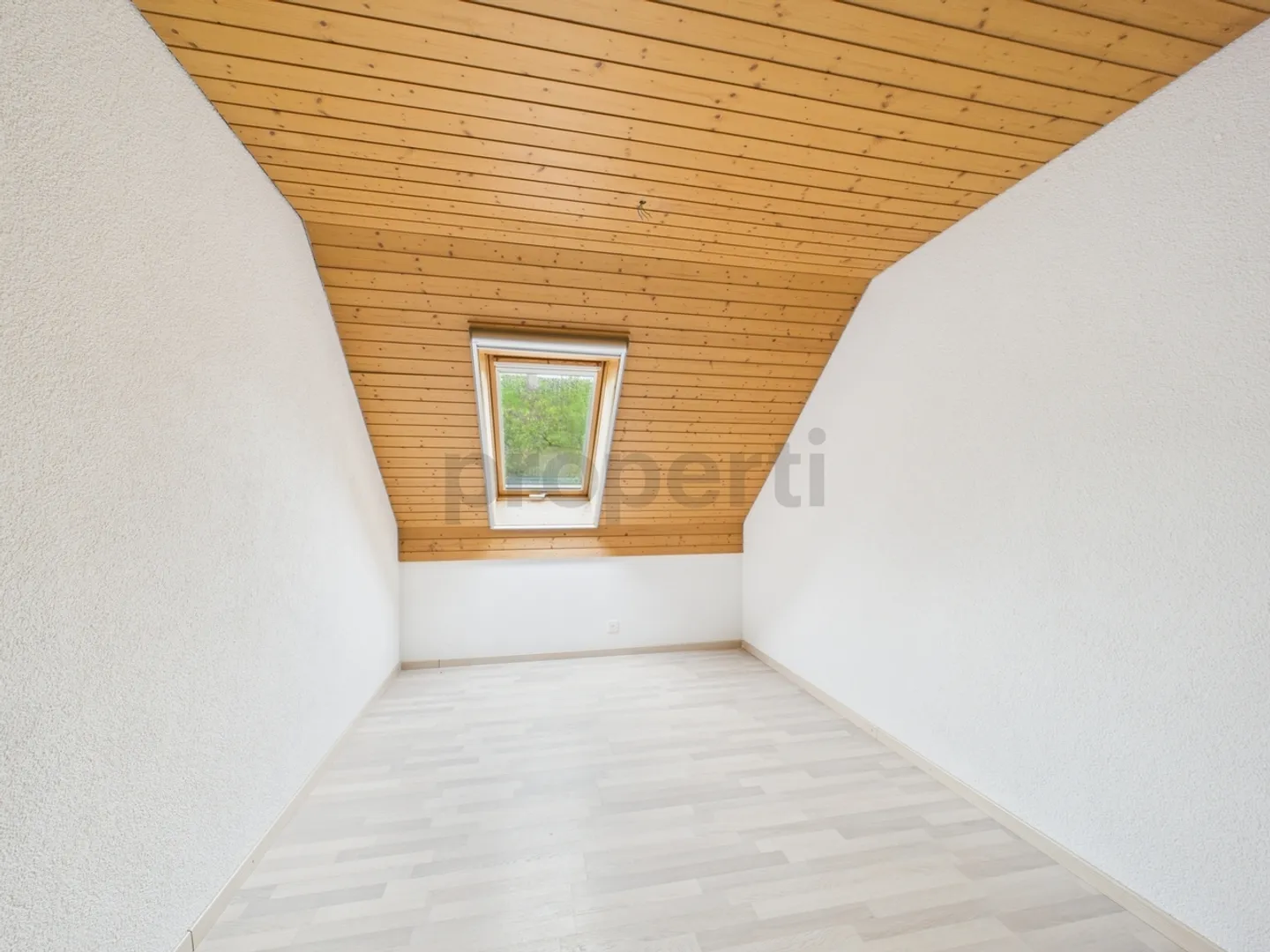 Cozy 4.5-Room Attic Apartment in Mühledorf - Photo 6 of 11