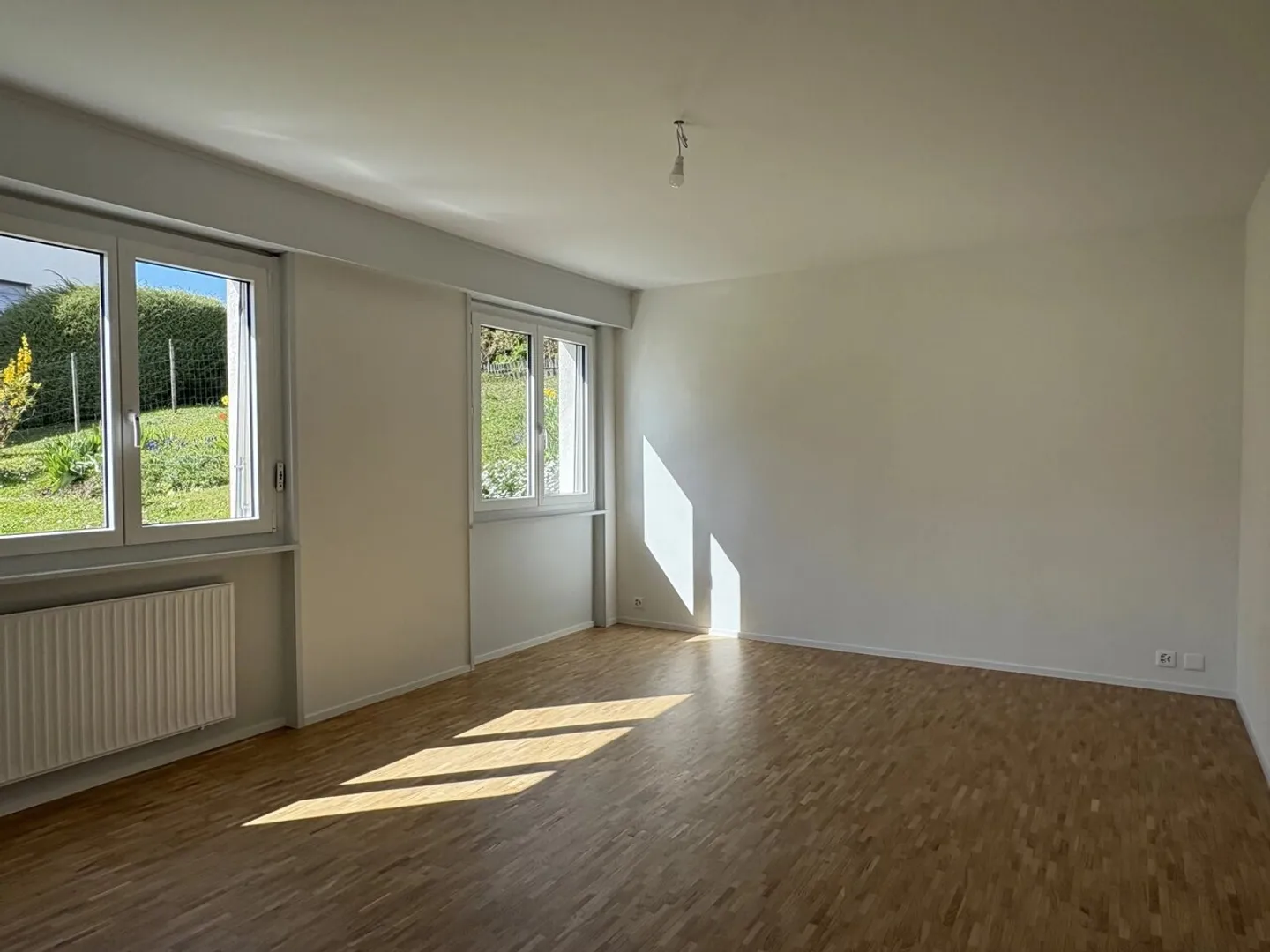 Ampio appartamento di 4,5 locali di circa 145 m2 con vista sul lago e sulle montagne - Foto 7 di 11