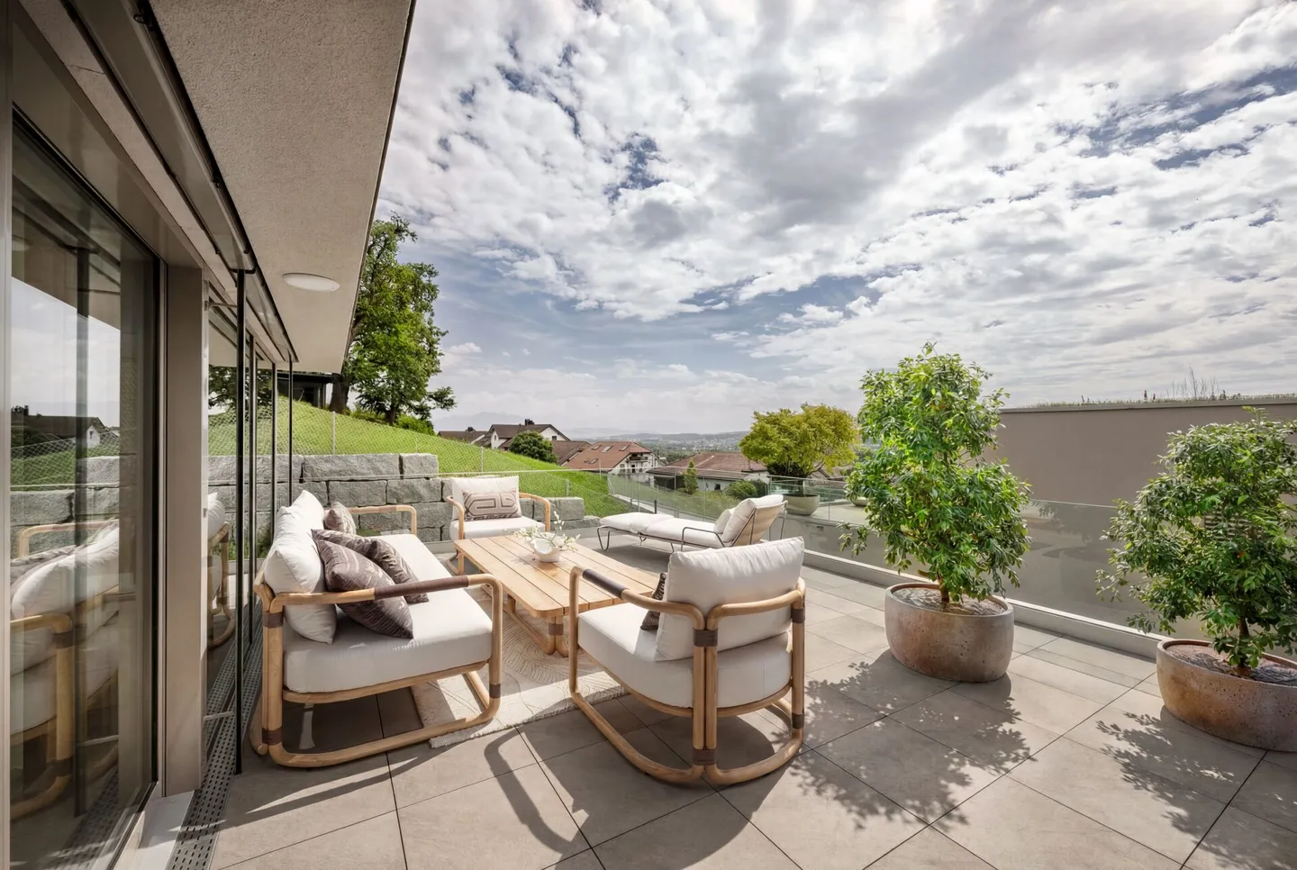 Terrassenhaus mit Blick - Foto 1 von 7