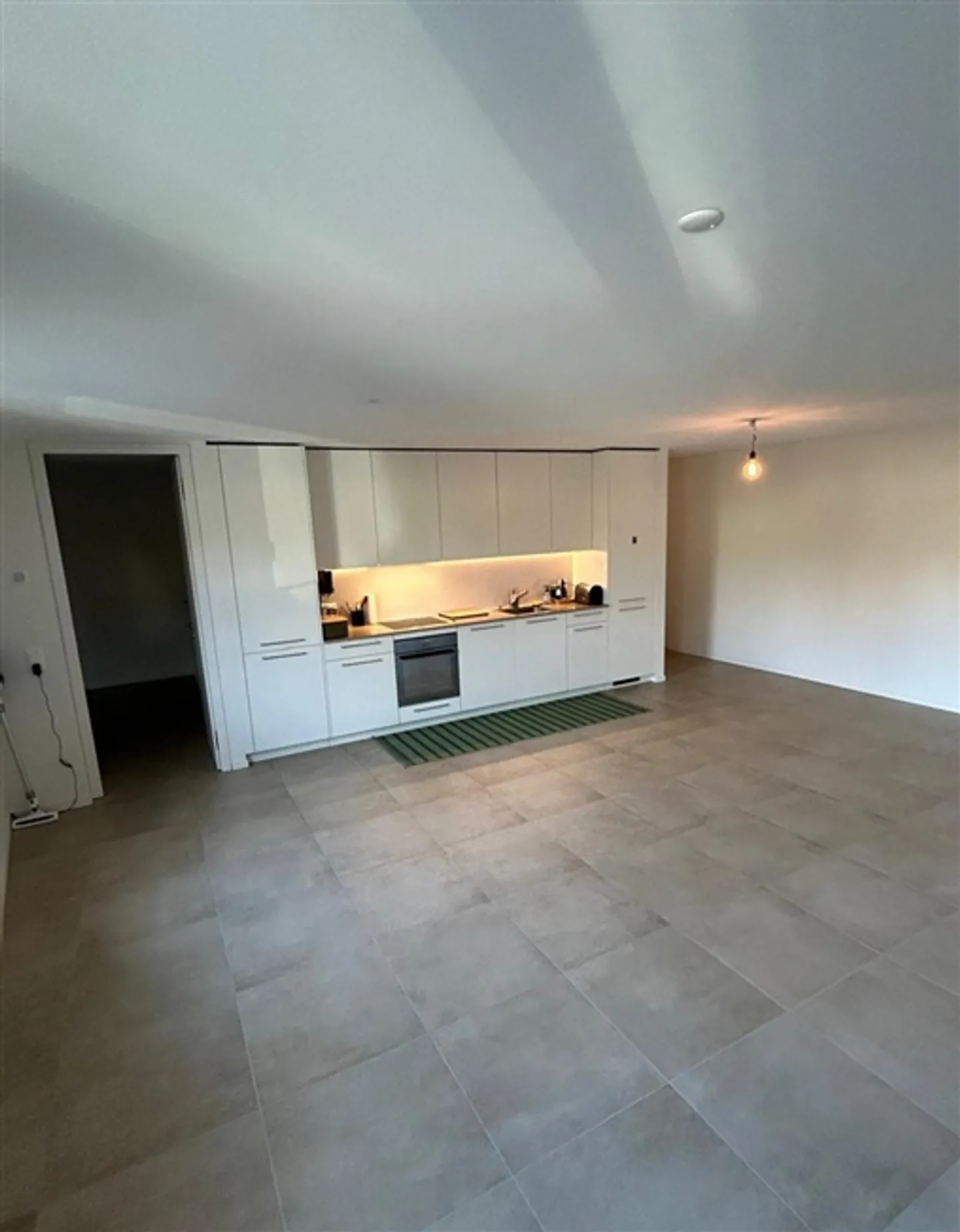 Un magnifique appartement de 4,5 pièces récemment rénové au premier étage, orienté à l'ouest - Photo 2 sur 3