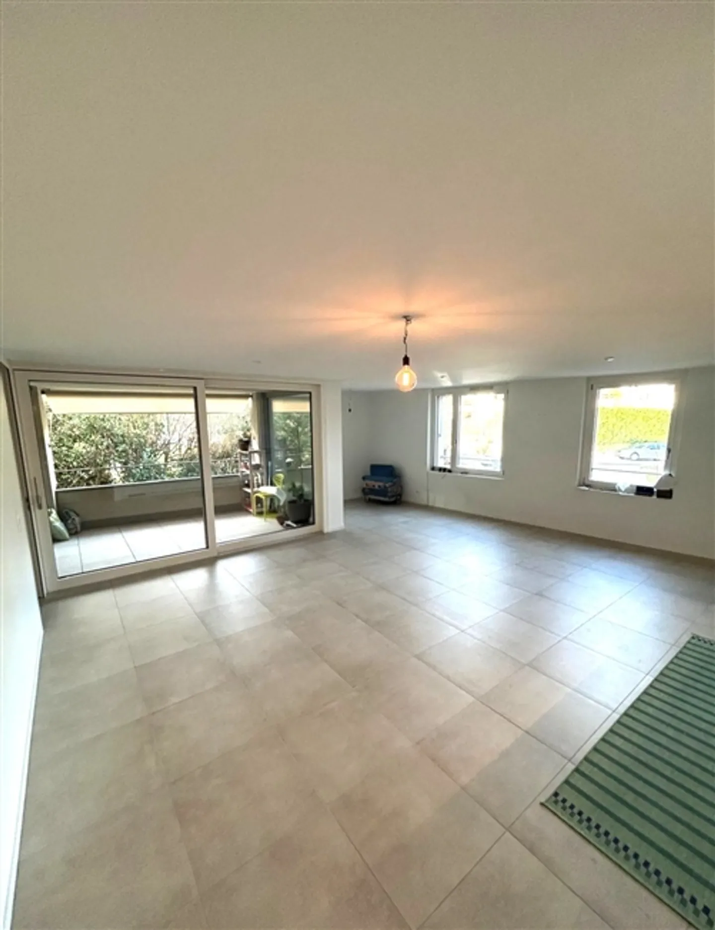 Un magnifique appartement de 4,5 pièces récemment rénové au premier étage, orienté à l'ouest - Photo 3 sur 3