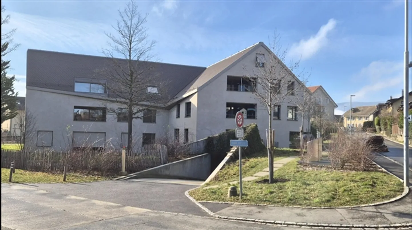 Un magnifique appartement de 4,5 pièces récemment rénové au premier étage, orienté à l'ouest - Photo 1 sur 3