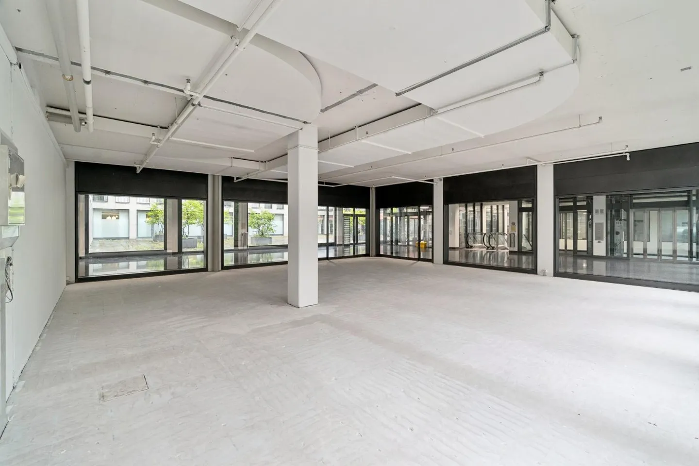 Espace de vente / cabinet dans un emplacement privilégié au centre de Möwe Wetzikon ! - Photo 10 sur 13