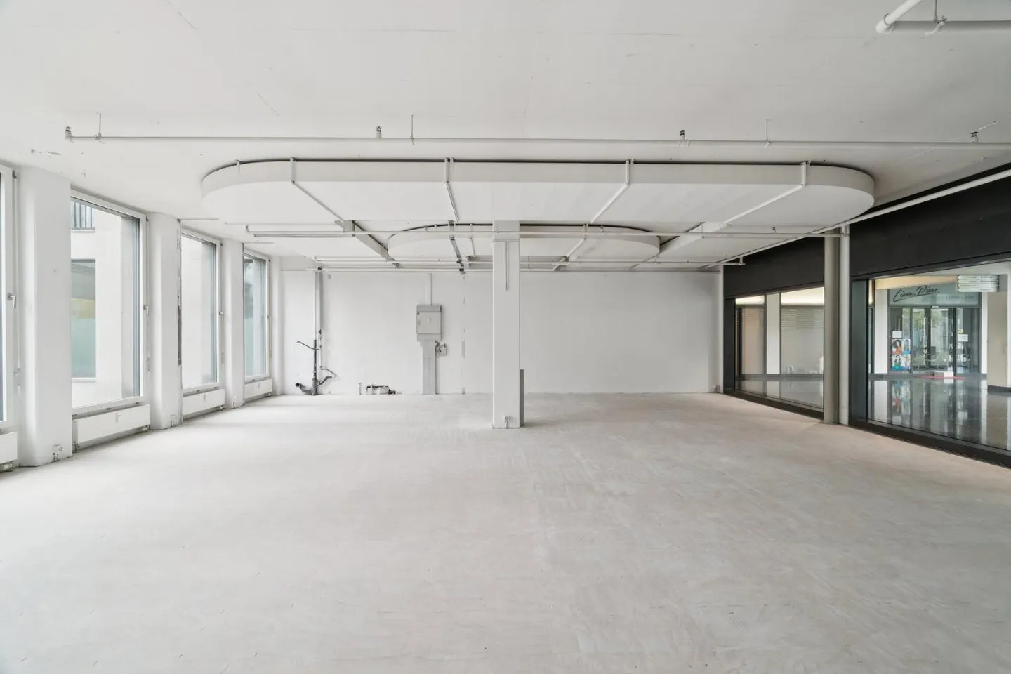Espace de vente / cabinet dans un emplacement privilégié au centre de Möwe Wetzikon ! - Photo 11 sur 13