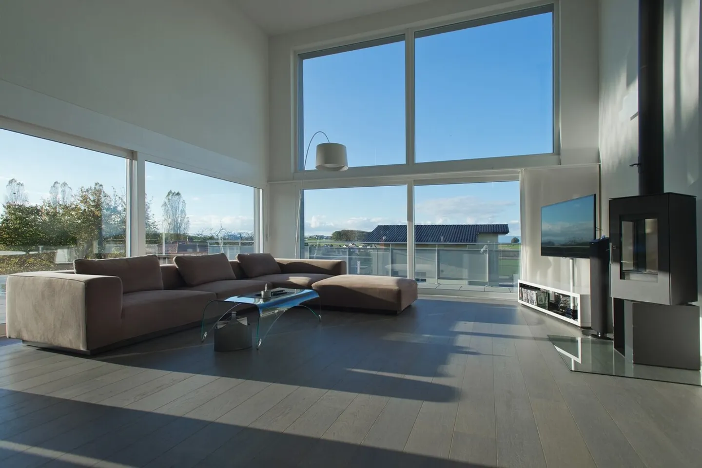 Villa moderne avec piscine et vue - Photo 2 sur 9