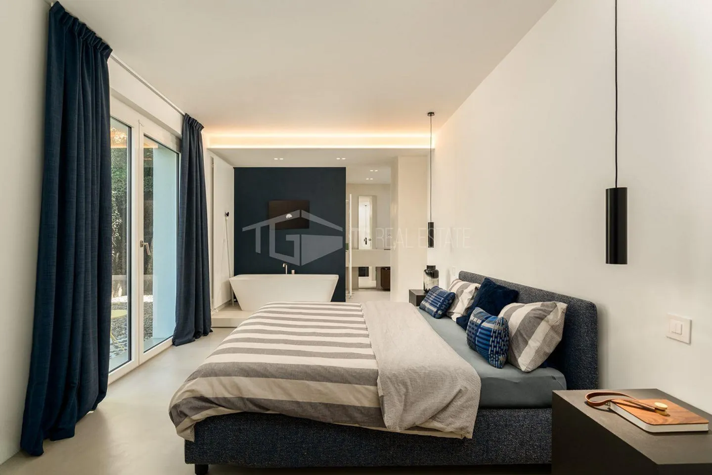 Villa Elegante con Piscina e Vista Lago - Foto 12 di 14