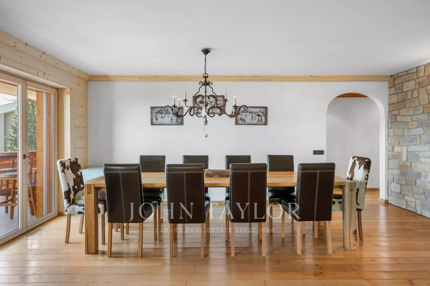 Luxury Apartment in Montana - Photo 2 of 11