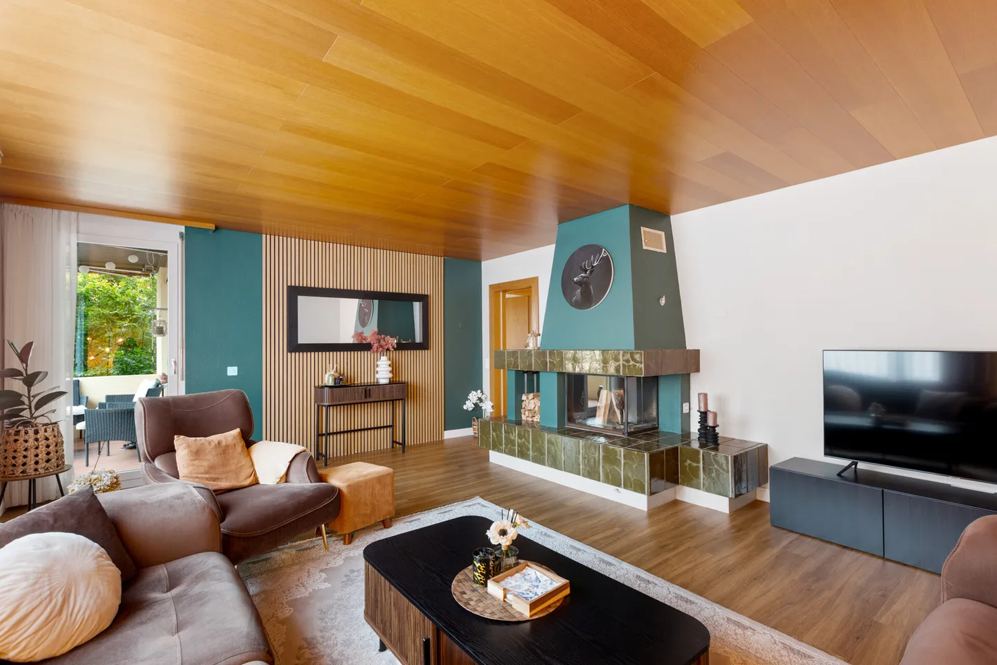 Cozy and Bright: Charming 3.5-Room Apartment with Balcony and Fireplace - Photo 2 of 13