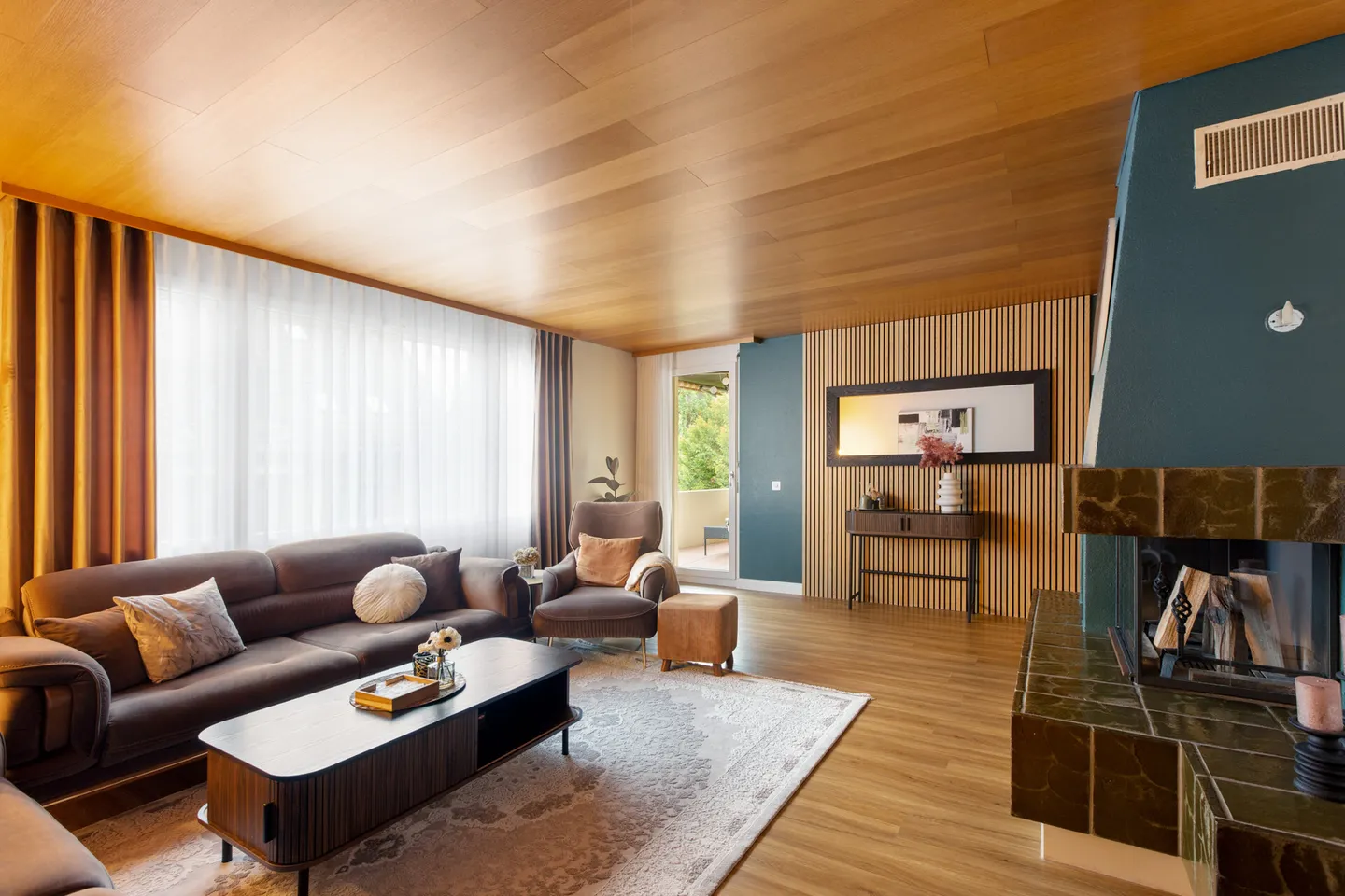 Cozy and Bright: Charming 3.5-Room Apartment with Balcony and Fireplace - Photo 4 of 13