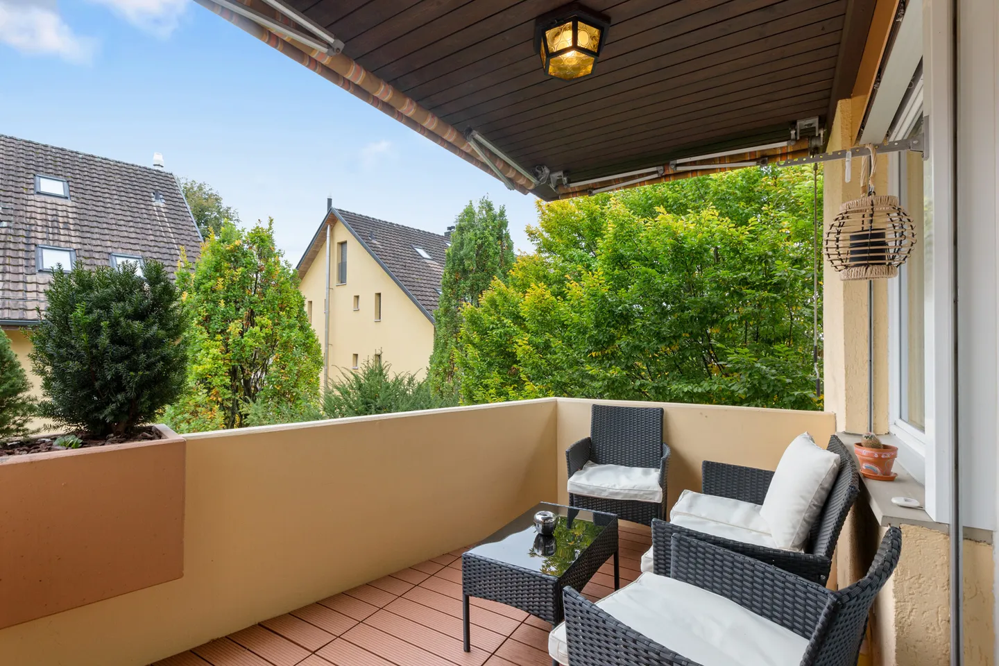 Cozy and Bright: Charming 3.5-Room Apartment with Balcony and Fireplace - Photo 7 of 13