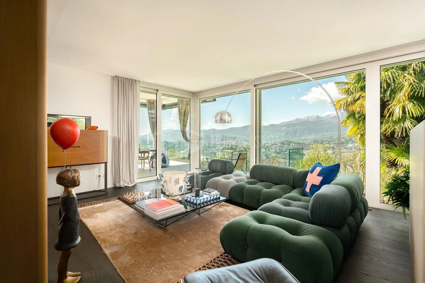 Villa Elegante con Piscina e Vista Lago - Foto 6 di 14