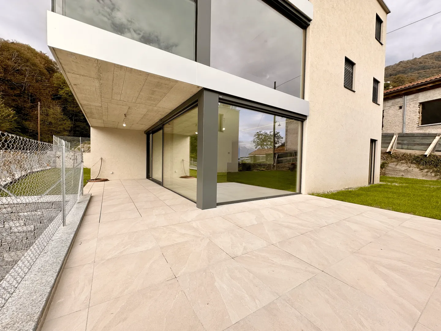 Appartements 3.5 pièces avec jardin privé et vue sur le lac - Tenero - Photo 2 sur 13