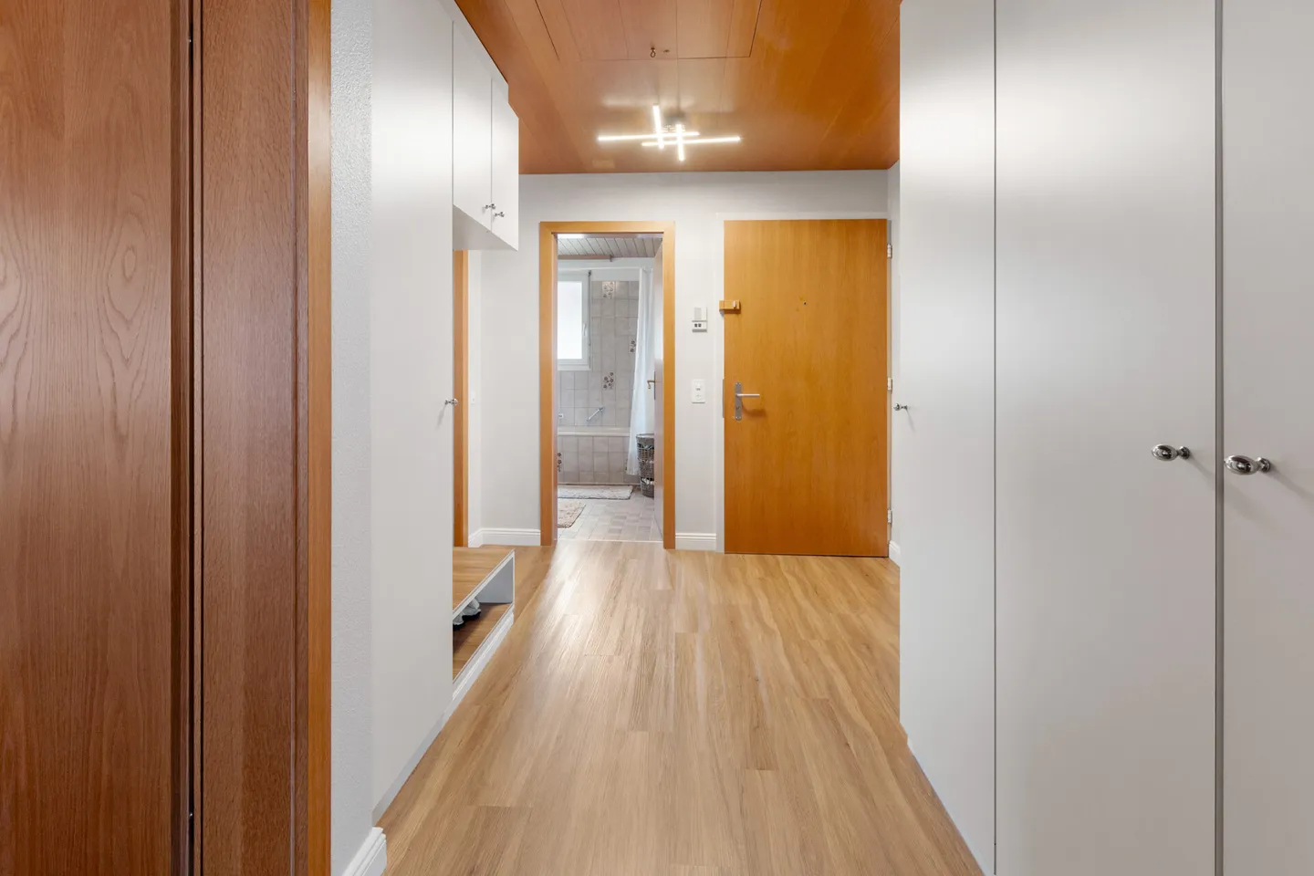 Cozy and Bright: Charming 3.5-Room Apartment with Balcony and Fireplace - Photo 12 of 13
