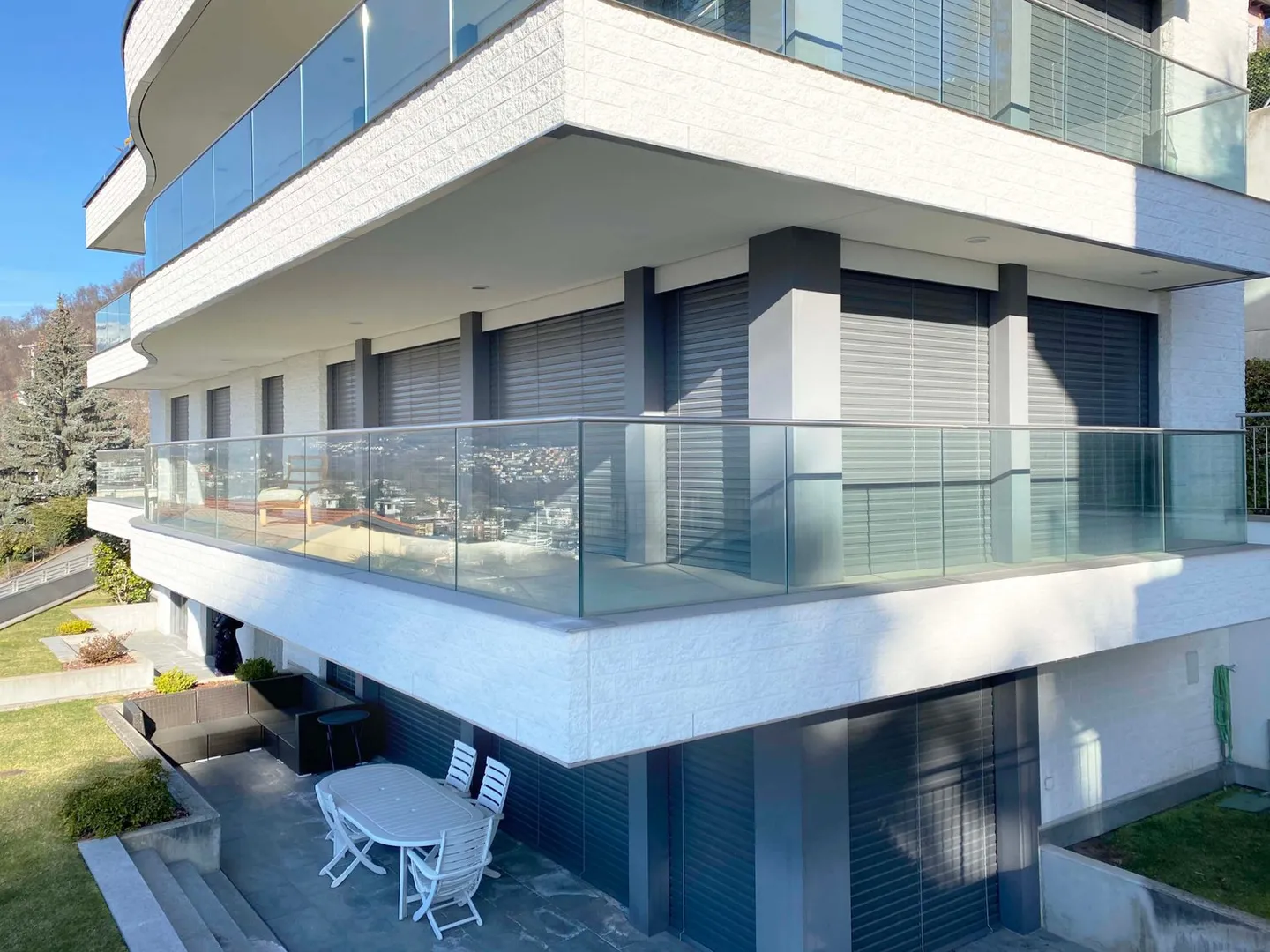 Stunning view of the mountains! 4.5 rooms with 3 bathrooms and large terrace - Photo 12 of 13