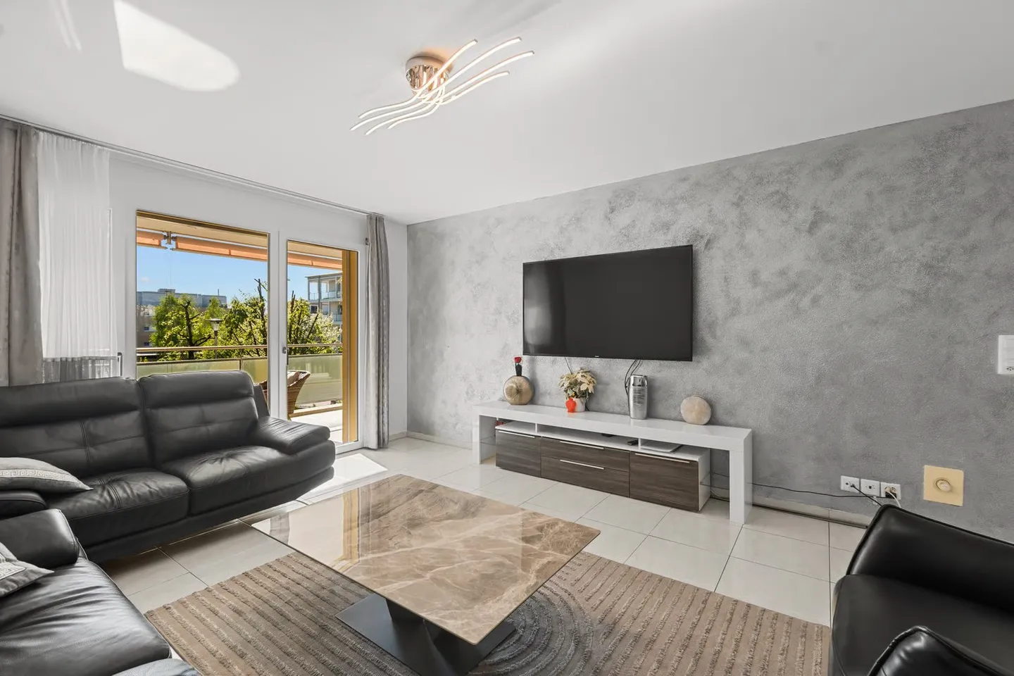 La tua nuova casa a Wetzikon – elegante, spaziosa e centralmente situata - Foto 1 di 12