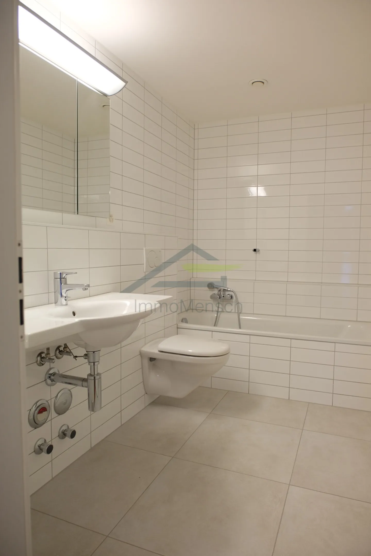 4.5-room garden apartment in a 3-family house in popular Bottmingen - Photo 8 of 10