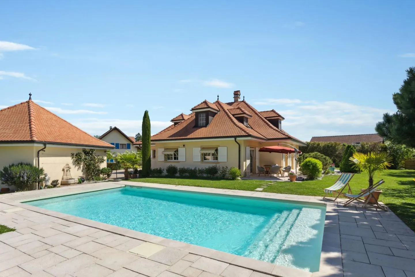Villa d'architecte 6,5 pièces sur terrain de 292 m² avec 1'792 m² - Photo 1 sur 4