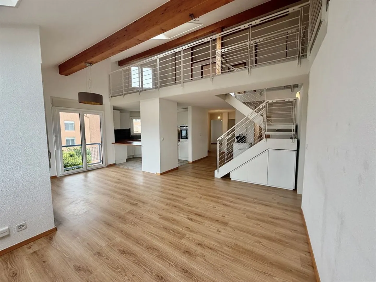 Charming Duplex Apartment in Yverdon - Photo 3 of 13
