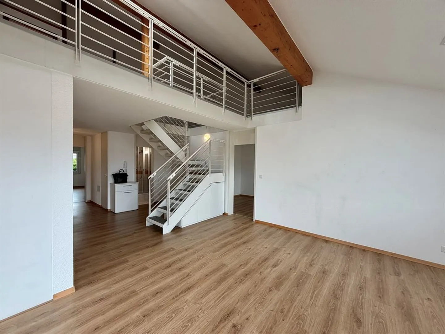 Charming Duplex Apartment in Yverdon - Photo 5 of 13