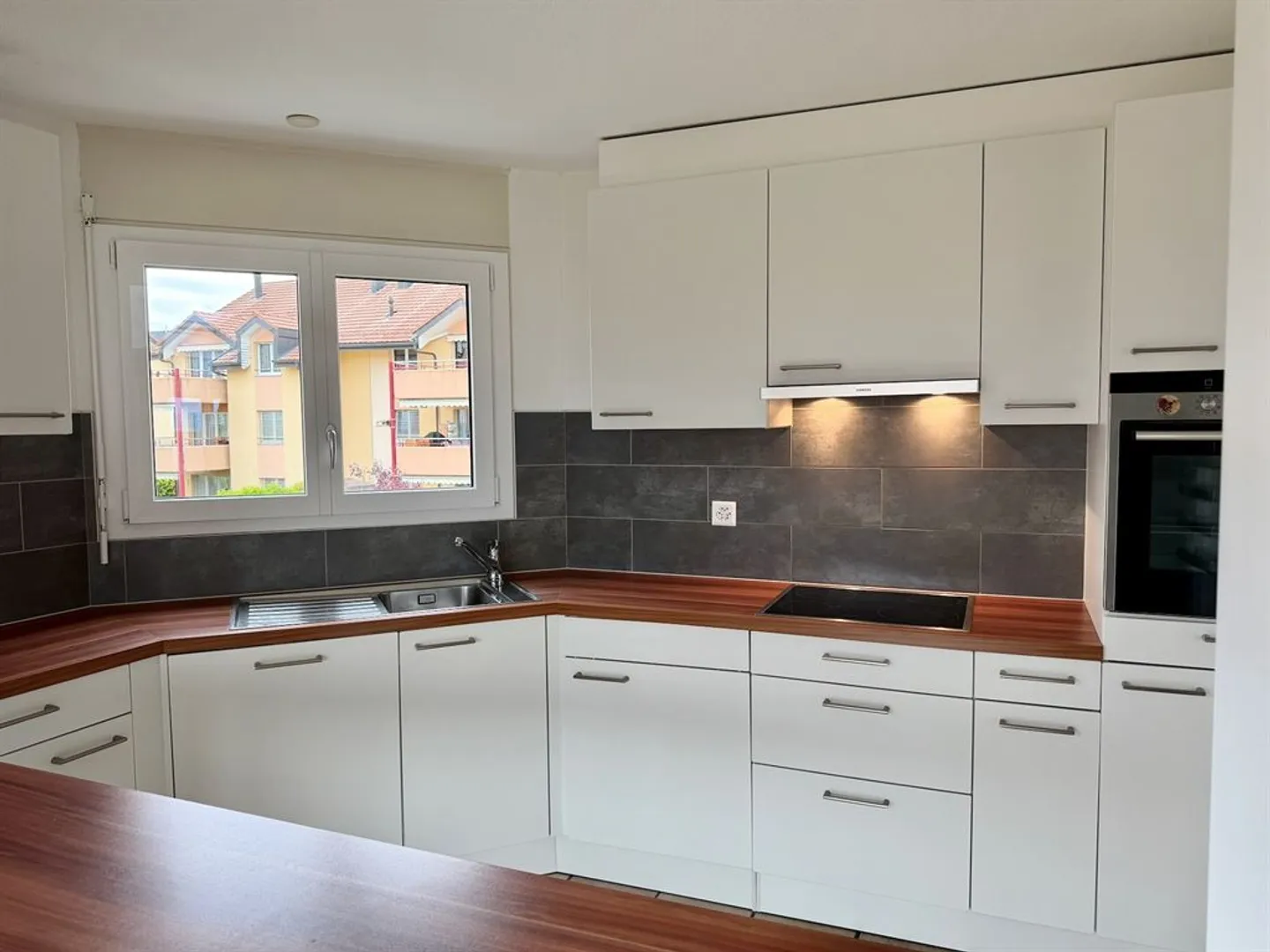 Charming Duplex Apartment in Yverdon - Photo 7 of 13