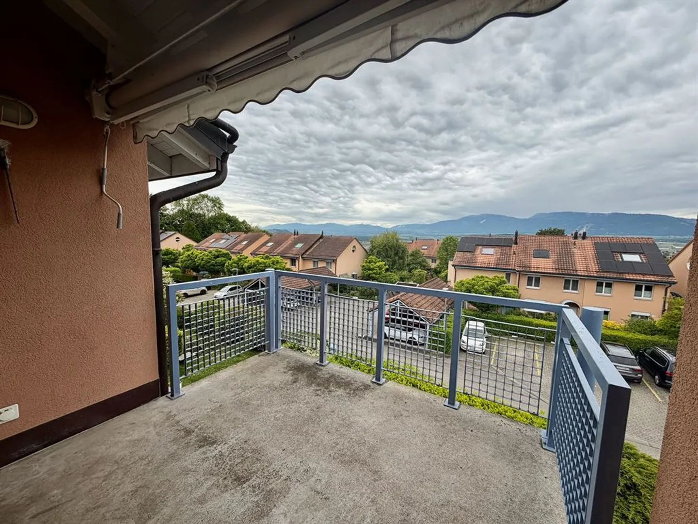Charming Duplex Apartment in Yverdon - Photo 8 of 13