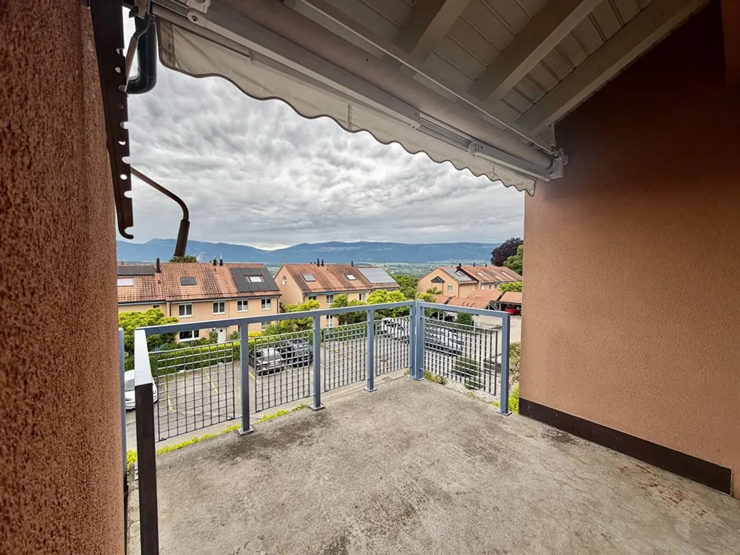 Charming Duplex Apartment in Yverdon - Photo 9 of 13