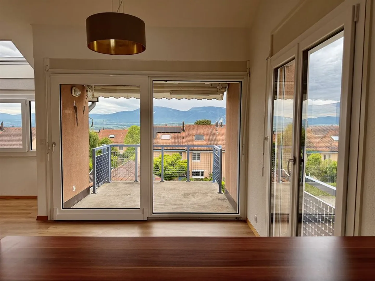 Charming Duplex Apartment in Yverdon - Photo 10 of 13