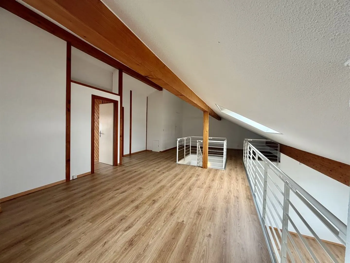 Charming Duplex Apartment in Yverdon - Photo 11 of 13