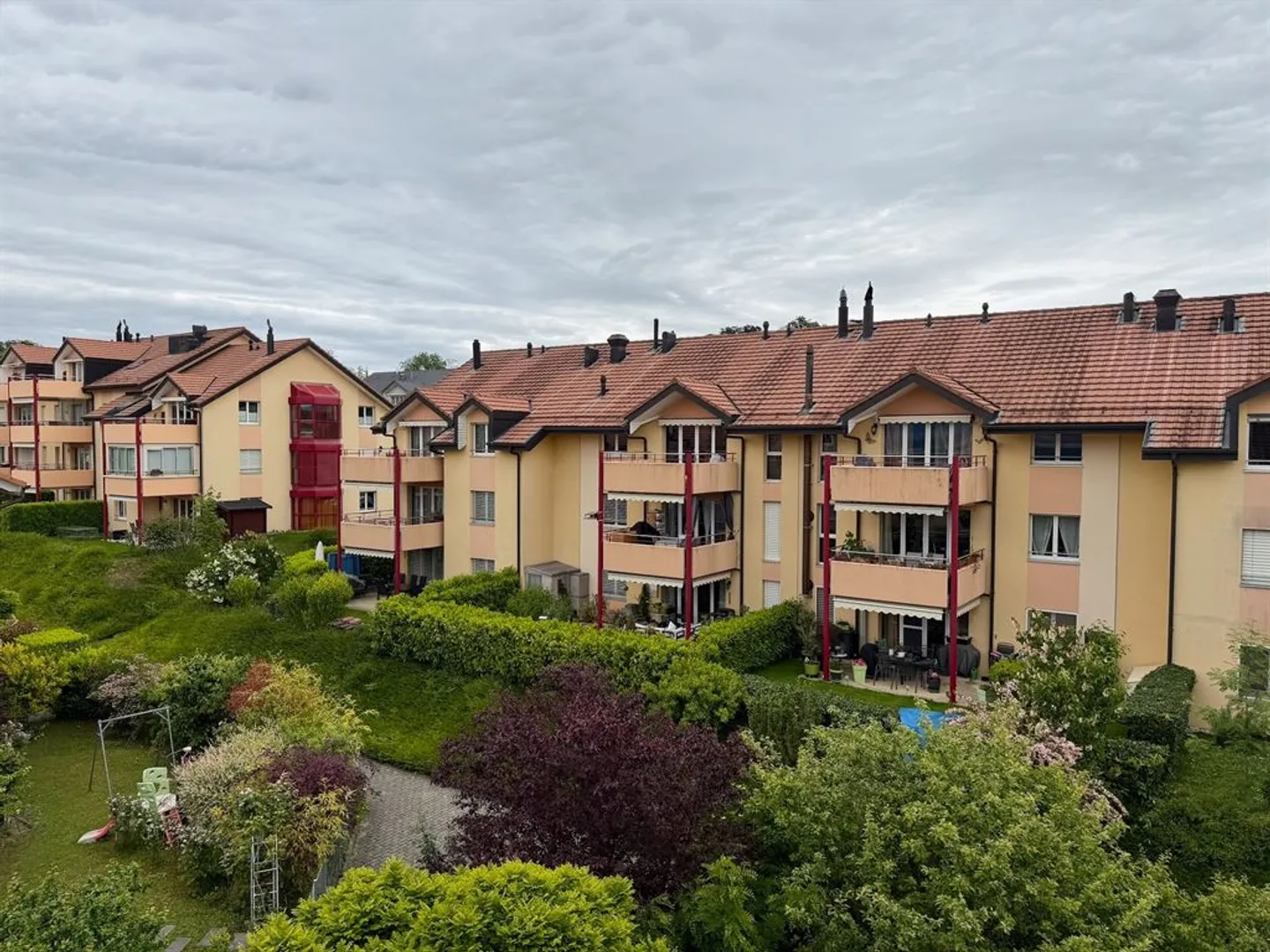 Charming Duplex Apartment in Yverdon - Photo 2 of 13