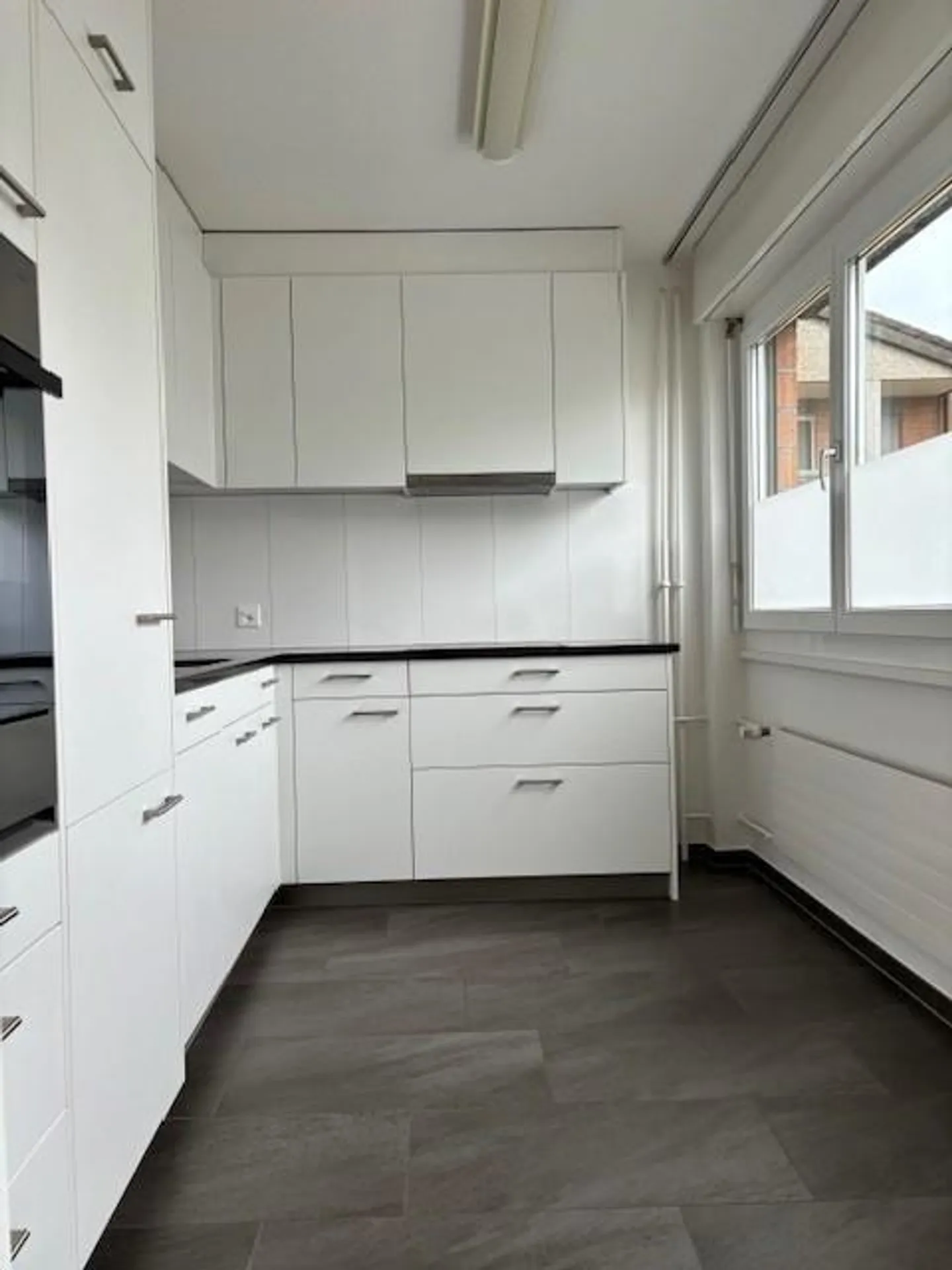 Appartement moderne avec beaucoup de sensation d'espace, balcon ensoleillé et belle vue - Photo 6 sur 11