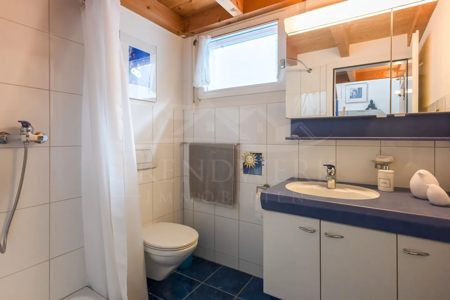 Maison jumelée spacieuse de 5 pièces avec deux places de parking à Neuenegg - Photo 8 sur 15
