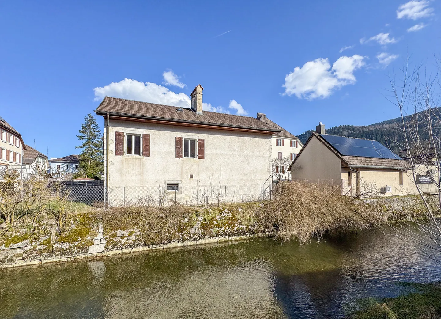Dorfhaus mit 6 Zimmern am Fluss mit kleinem Garten - Foto 19 von 20