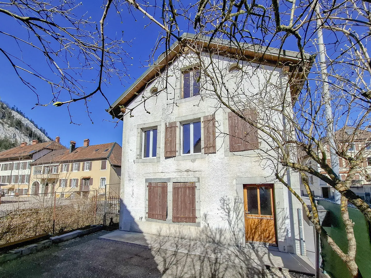 Dorfhaus mit 6 Zimmern am Fluss mit kleinem Garten - Foto 17 von 20