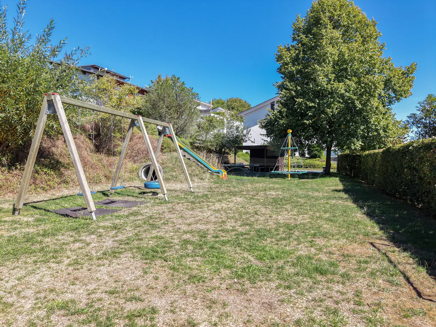 Maison jumelée spacieuse de 5 pièces avec deux places de parking à Neuenegg - Photo 15 sur 15