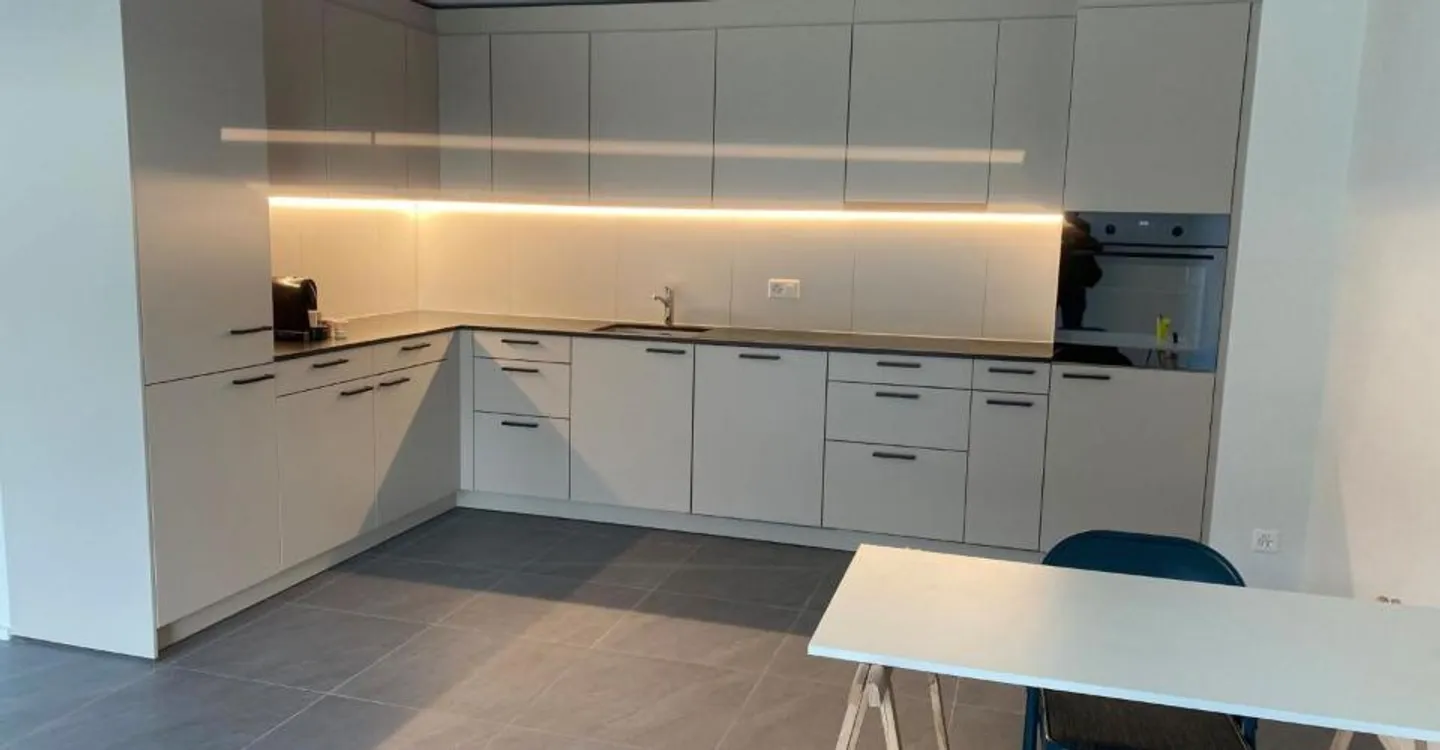 Spacious Studio with Terrace - Photo 2 of 10