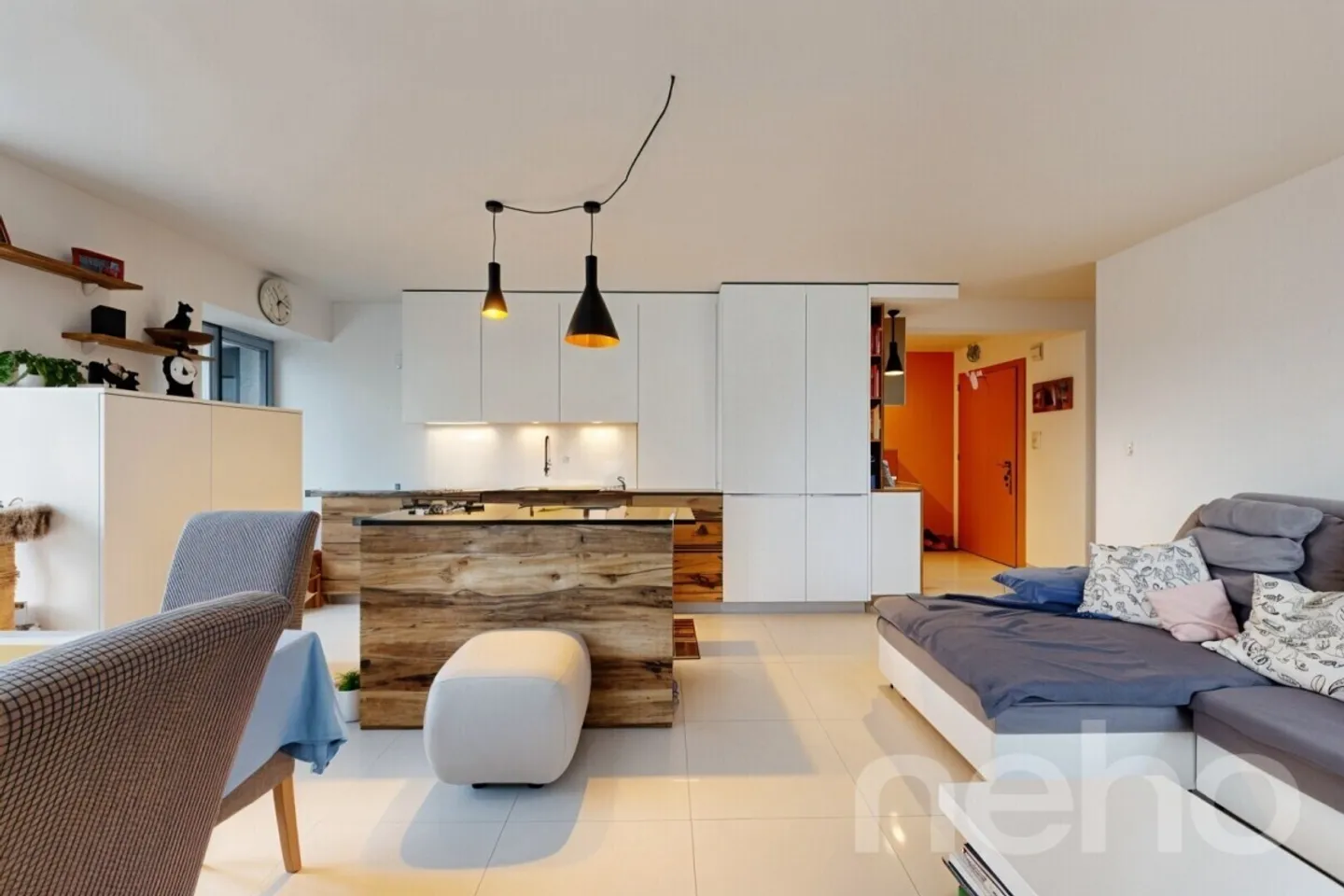 Spacious 5-room apartment of 97 m² in the heart of La Plaine - Photo 4 of 11