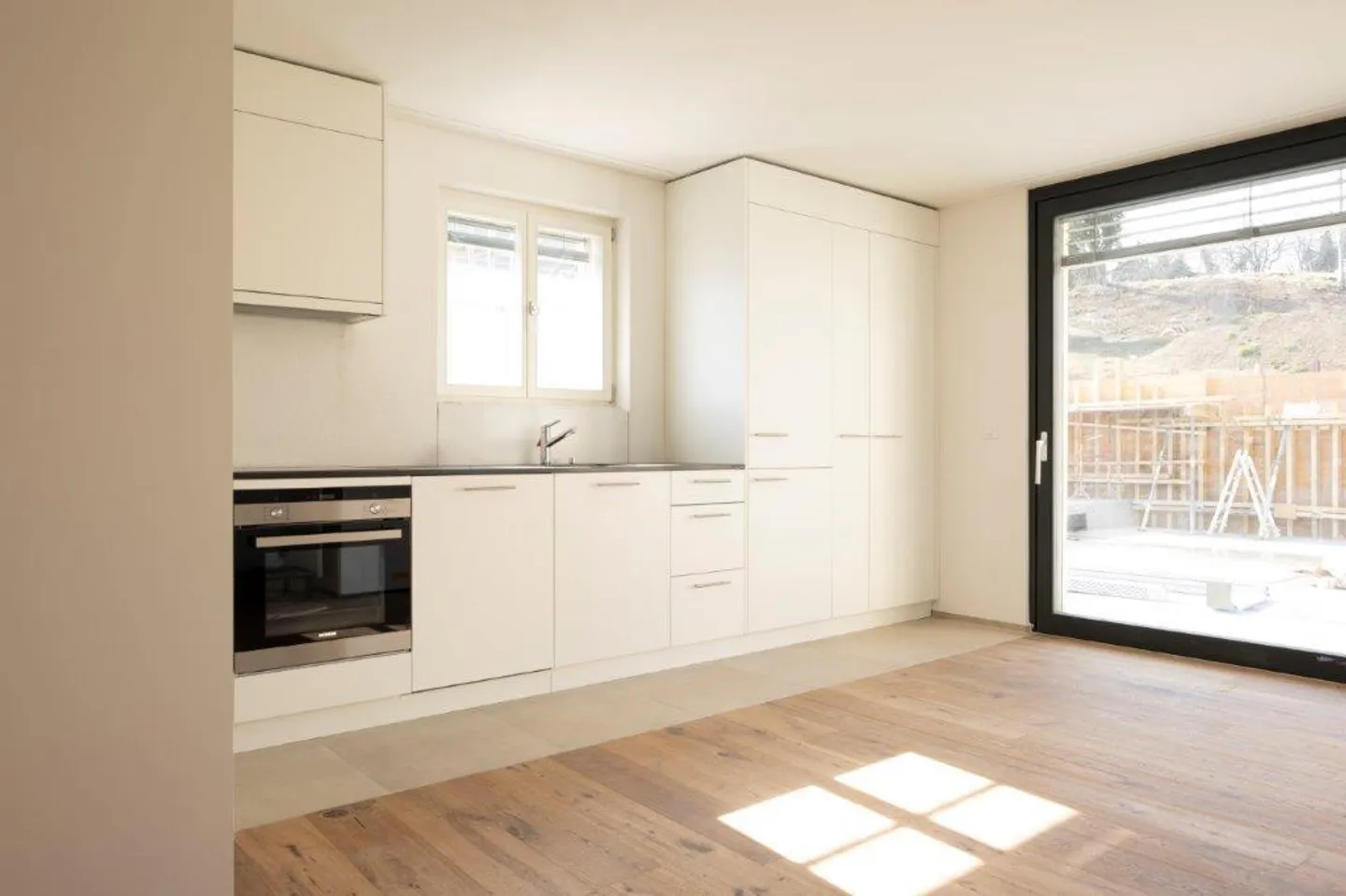 Appartement neuf lumineux et moderne dans un emplacement calme - Photo 2 sur 12