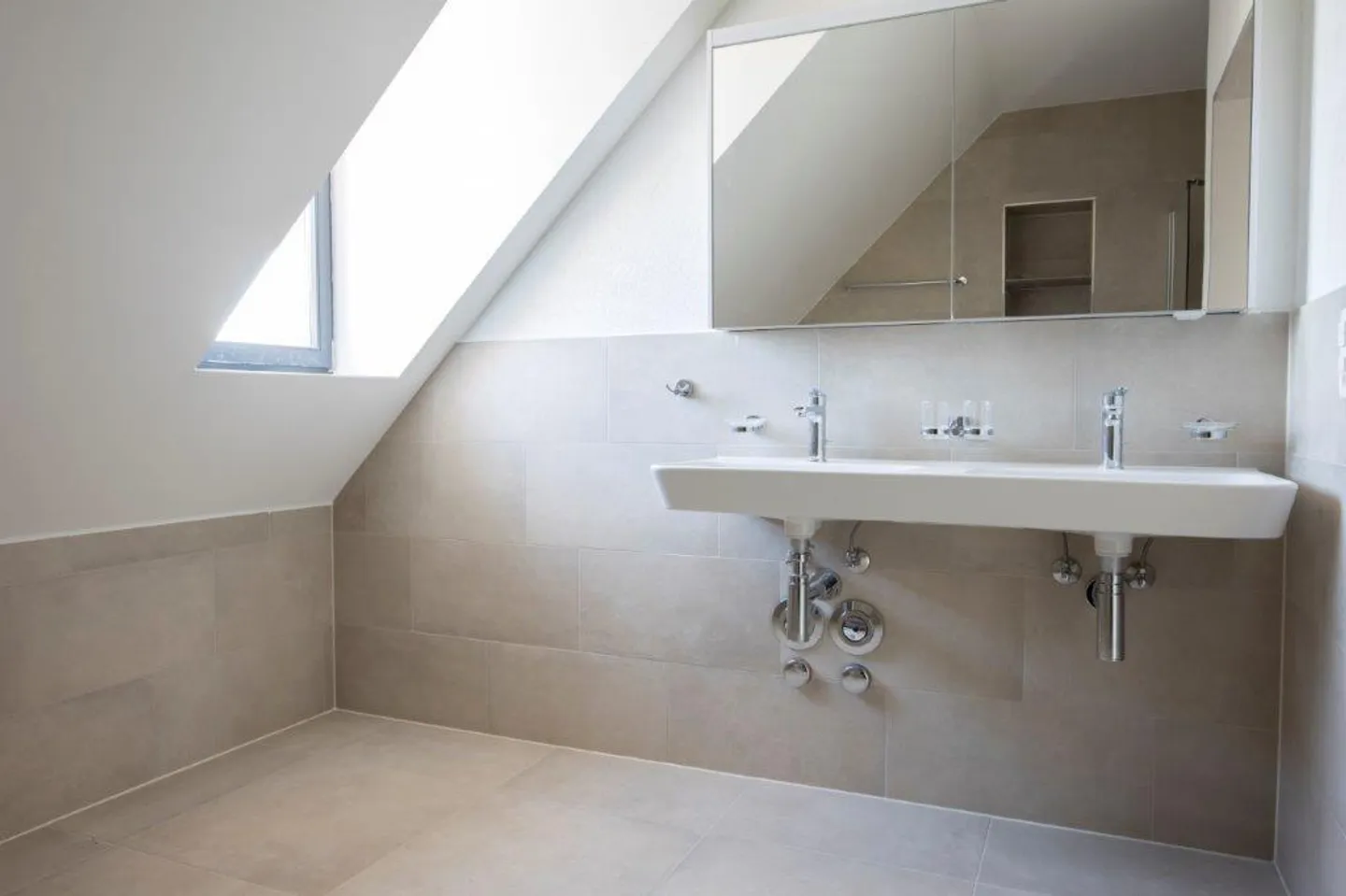 Appartement neuf lumineux et moderne dans un emplacement calme - Photo 11 sur 12