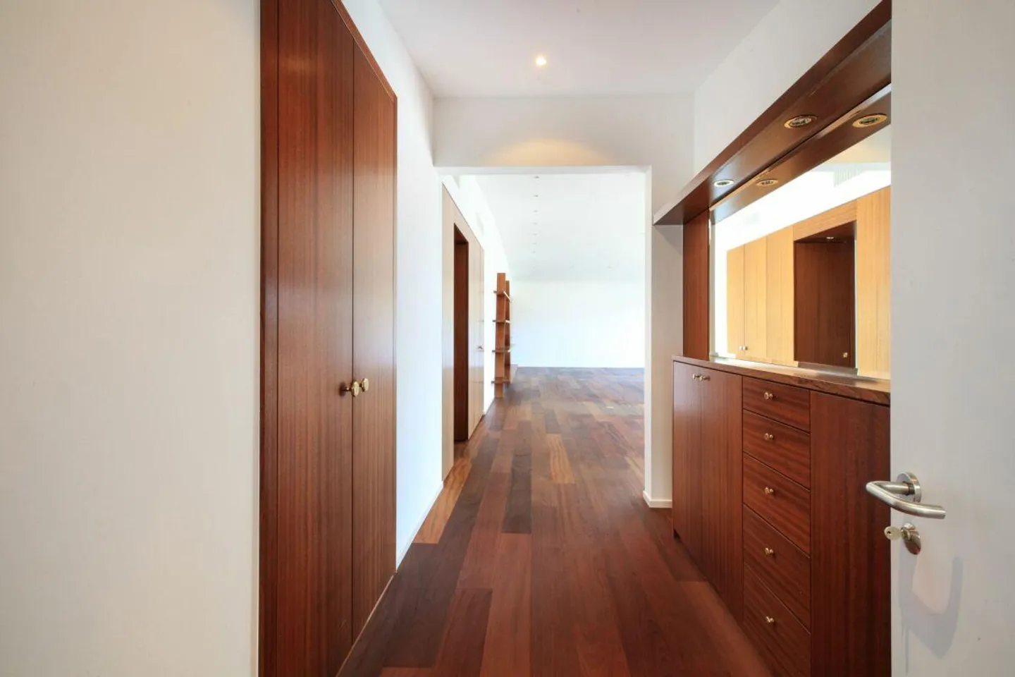 MURALTO - Spacious Attic with a View of Lake Maggiore - Photo 5 of 30