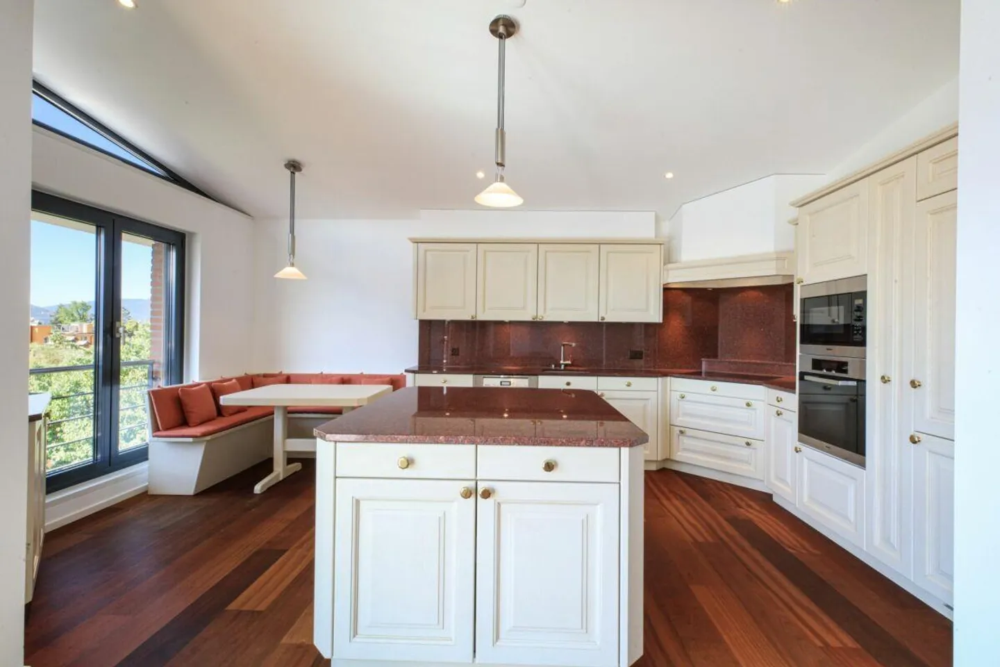 MURALTO - Spacious Attic with a View of Lake Maggiore - Photo 7 of 30